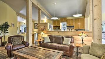 House (5 Bedrooms) | Interior