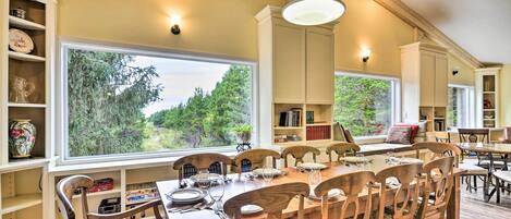 House (5 Bedrooms) | Interior