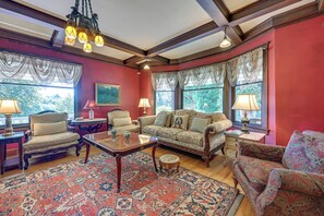 House (5 Bedrooms) | Interior