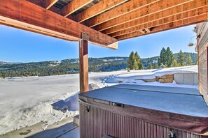 Outdoor spa tub - Spacious Big Sky Cabin w/ Hot Tub & Grill! (Big Sky)