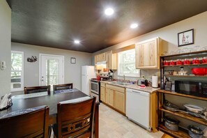 Apartment (0 Bedroom) | Interior