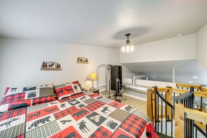 Interior - Unique Country Farmhouse Near Lake Roosevelt (Davenport)