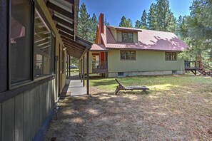 Interior - Romantic Riverfront Cottage - 1 Mile to Winthrop! (Winthrop)