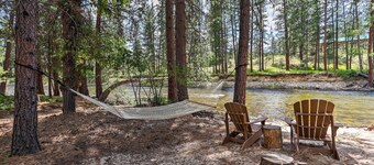 Romantic Riverfront Cottage - 1 Mile to Winthrop!