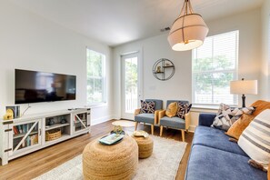 Cottage (2 Bedrooms) | Interior - 1 Mi to Downtown: Modern Ocean Springs Cottage (Ocean Springs)