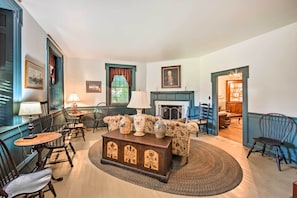 Interior - Beautiful Historic House In Amish Country (Ephrata)