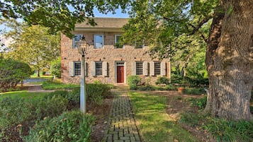 Rumah (4 Bedrooms) | Bagian depan properti