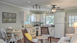 Flat-screen TV, books - Cozy Crystal Beach Cottage: Walk to Shoreline (Crystal Beach)