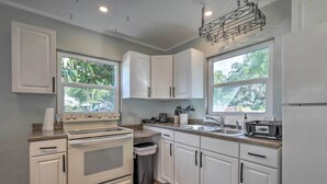 Cottage (1 Bedroom) | Private kitchen | Microwave, oven, stovetop, cookware/dishes/utensils - Cozy Crystal Beach Cottage: Walk to Shoreline (Crystal Beach)