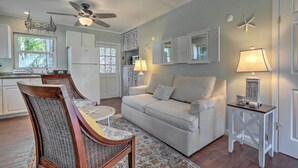 Flat-screen TV, books - Cozy Crystal Beach Cottage: Walk to Shoreline (Crystal Beach)