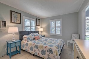 Cottage (1 Bedroom) | 1 bedroom, iron/ironing board, bed sheets