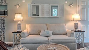 Flat-screen TV, books - Cozy Crystal Beach Cottage: Walk to Shoreline (Crystal Beach)