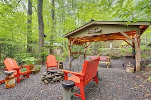House (2 Bedrooms) | Interior - 'lotsa Moose Lodge' Pisgah Forest Waterfall Cabin! (Burnsville)