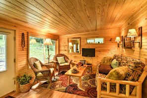 House (2 Bedrooms) | Interior - 'lotsa Moose Lodge' Pisgah Forest Waterfall Cabin! (Burnsville)
