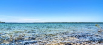 Day Trips to Boyne Mtn! Cabin Near Lake Charlevoix