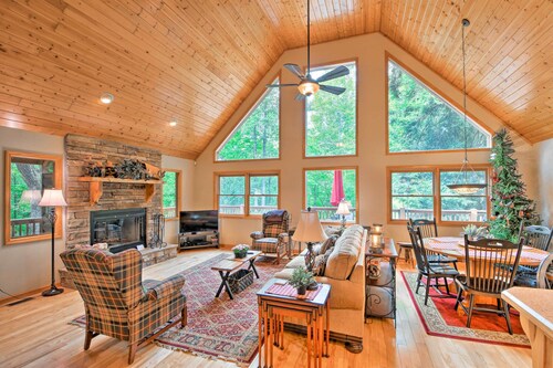 Andrews Cabin w/ Game Room & Covered Porch!