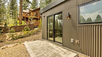 ุชูุงุตูู ุงูููุฏู ู
ู ุงูุฎุงุฑุฌ