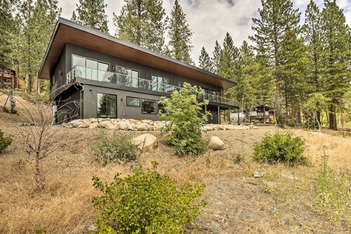Sleek & Spacious Incline Village Hideaway!