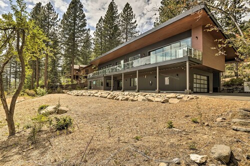 Sleek & Spacious Incline Village Hideaway!