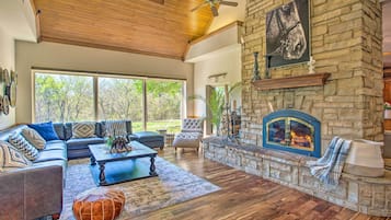 House (4 Bedrooms) | Front of property