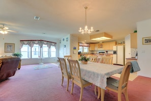 Interior - Steps to Pool: Winter Garden House w/ Lanai! (Winter Garden)