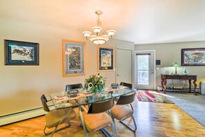 Apartment (2 Bedrooms) | Interior - Hillside Anchorage Home by Hiking & Biking Trails! (Anchorage)