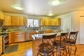 Interior - Hillside Anchorage Home by Hiking & Biking Trails! (Anchorage)