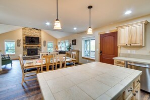 Interior - Cozy Ronald Retreat w/ Community Amenities! (Cle Elum)
