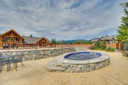 Cozy Ronald Retreat w/ Community Amenities!