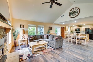 Apartment (3 Bedrooms) | Interior - Cozy Ronald Retreat w/ Community Amenities! (Cle Elum)