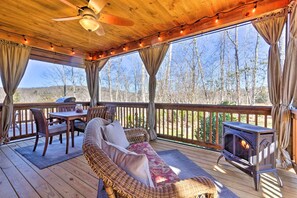 House (1 Bedroom) | Interior - Pet-friendly Cabin w/ Mtn Views in Chinquapin! (Glenville)