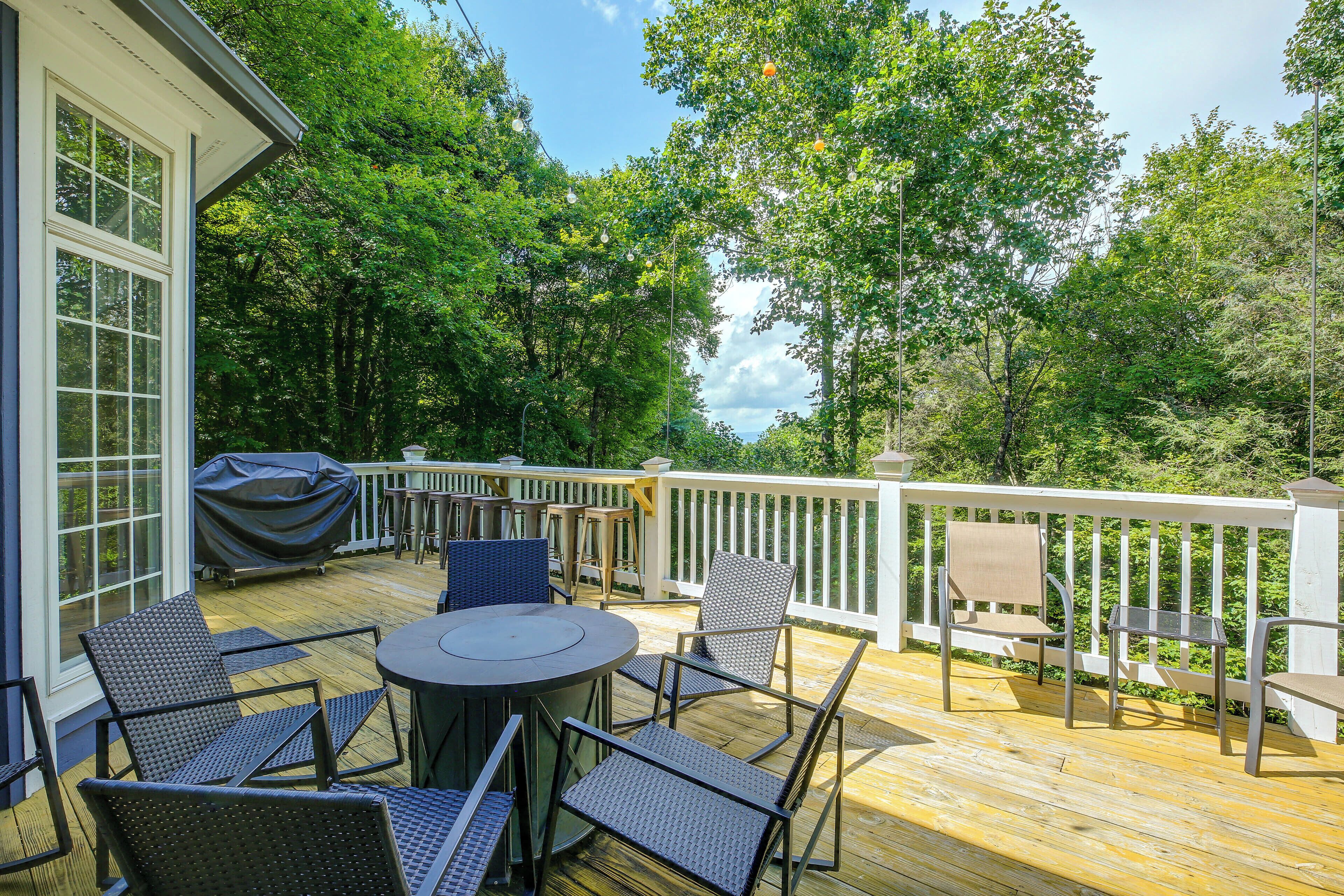 House (5 Bedrooms) | Front of property