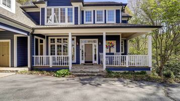 House (5 Bedrooms) | Interior