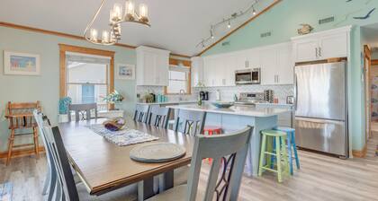 Coastal Home w/ Deck & Outdoor Shower