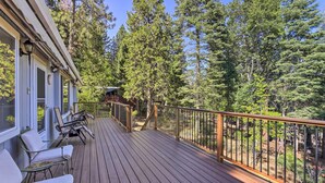 A wooden deck with outdoor seating and a view of a forest. - 20 Mi to Lassen Park: Chateau w/ Mt Shasta View! (Shingletown)