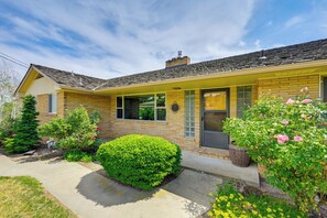 House (5 Bedrooms) | Interior - Family-friendly Yakima Escape w/ Yard & Pool! (Yakima)