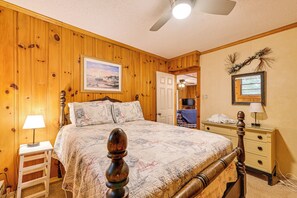 Interior - Private Dock & Beach! Lake Norman Cottage Hideaway (Mooresville)