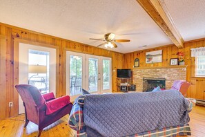 Interior - Private Dock & Beach! Lake Norman Cottage Hideaway (Mooresville)