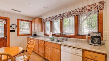 Cottage (3 Bedrooms) | Interior