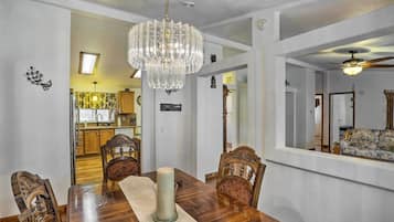 House (3 Bedrooms) | Interior