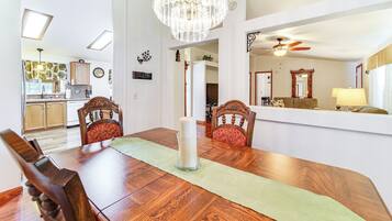 House (3 Bedrooms) | Interior