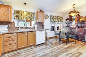 House (3 Bedrooms) | Interior