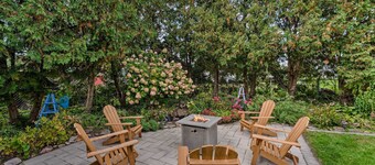 Airy Cottage Close to Rock Lake w/ Fire Pit!