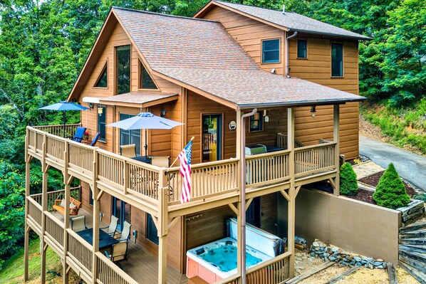House (4 Bedrooms) | Interior - Spacious Murphy Chalet w/ Hot Tub: Mtn Views! (Murphy)