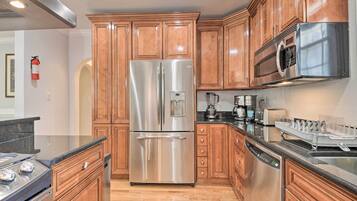 Casa (Multiple Bedrooms) | Parte interna