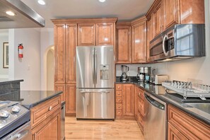 Interior - 6 Mi to Capitol Hill: Spacious Family Home in DC (Washington)