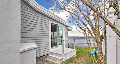 Waterfront Portsmouth Cottage: 8 Mi. From Newport!