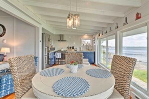 Cottage (2 Bedrooms) | Interior - Waterfront Portsmouth Cottage: 8 Mi. From Newport! (Portsmouth)