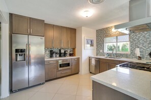 Interior - Funky Palm Springs Paradise Near Golf Courses (Palm Springs)