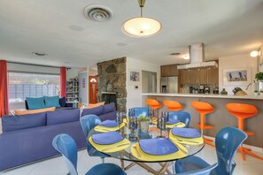 Interior - Funky Palm Springs Paradise Near Golf Courses (Palm Springs)